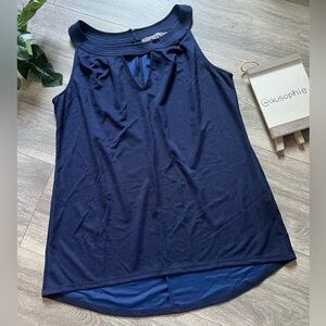 ESSENTIALS BY MILANO Cutout Keyhole Sleeveless Blouse in Navy. Size M